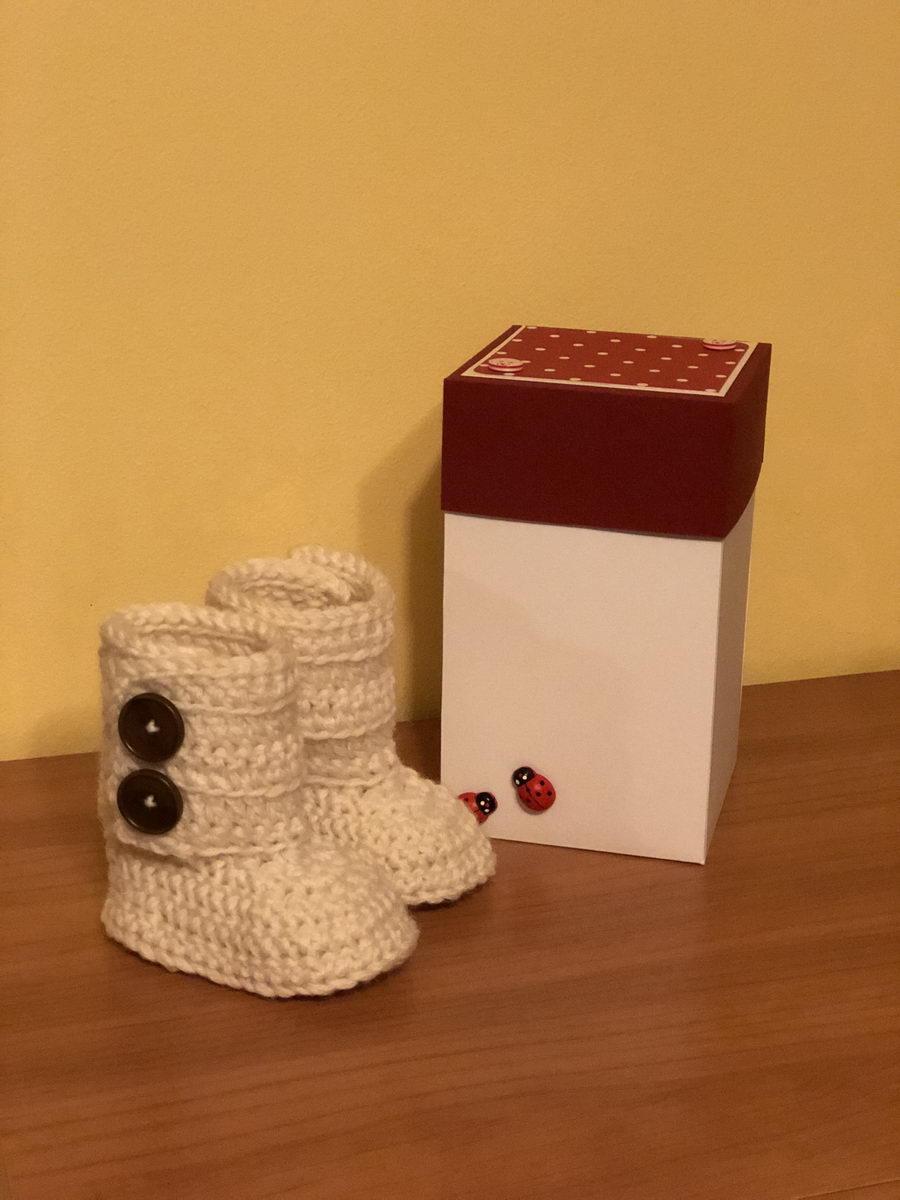 kvačkani škorenjčki za dojenčke
