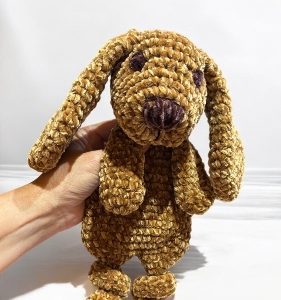 Plush kuža ninica – nežen dodatek za fotografiranje in objemanje